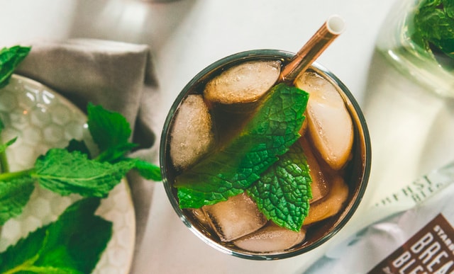 4 Cara Alternatif Buat Nikmatin Cold Brew: Pake Es Doang? Too Basic, Bro!